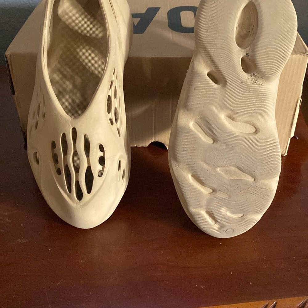 Yeezy slides size 11 kids youth teen